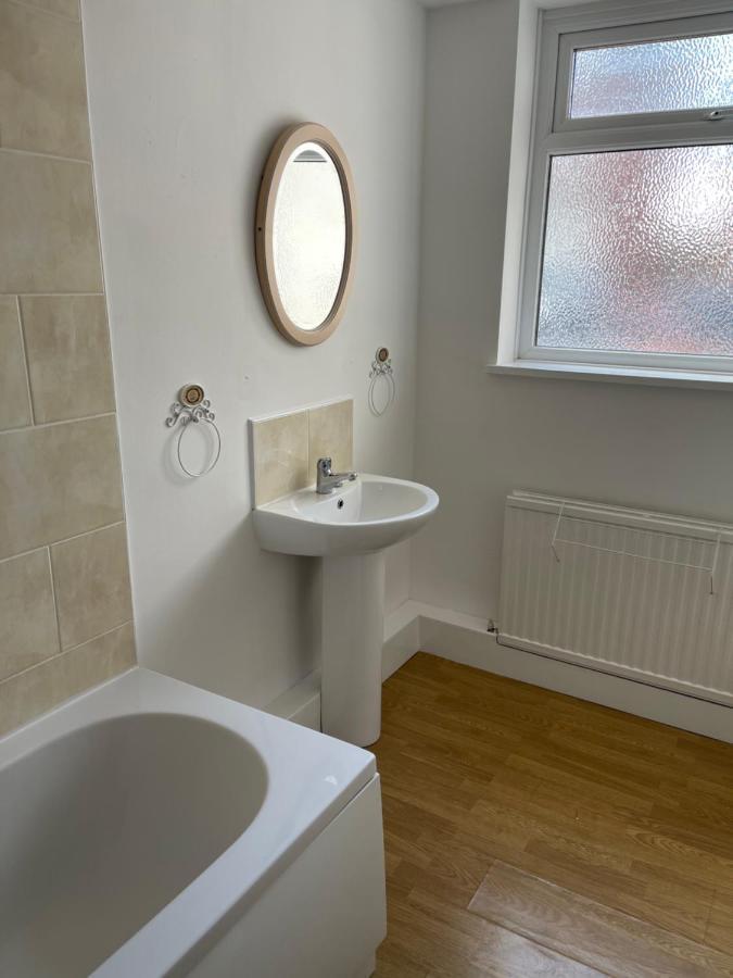 Spacious, Sleeps 17, 3 Bathrooms, Parking, Мансфилд Экстерьер фото