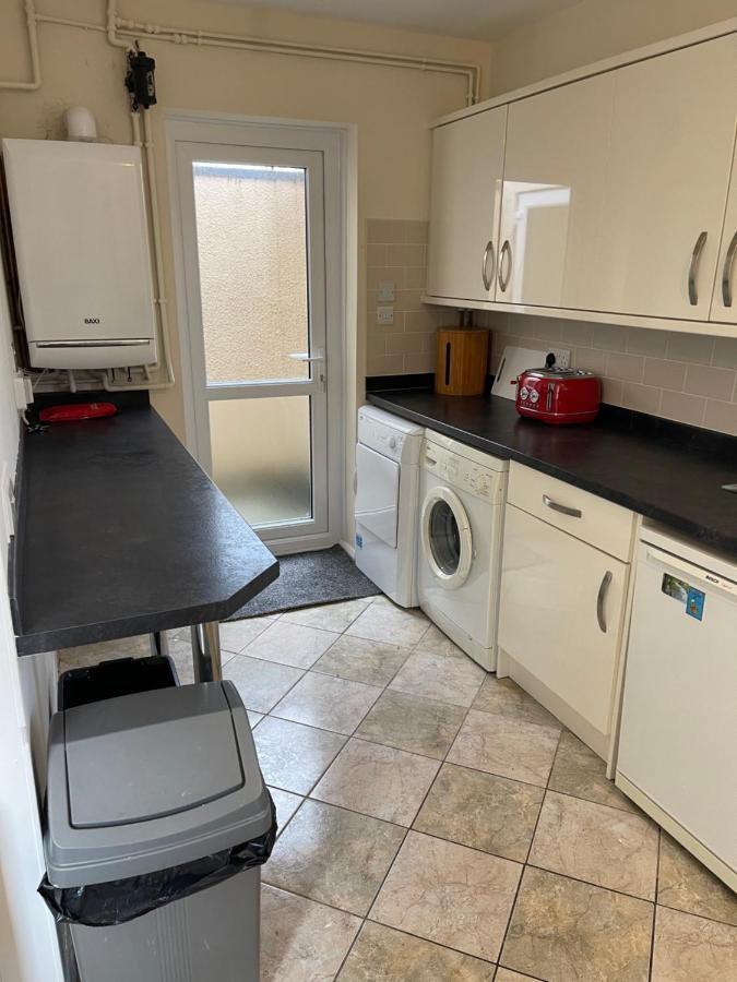 Spacious, Sleeps 17, 3 Bathrooms, Parking, Мансфилд Экстерьер фото