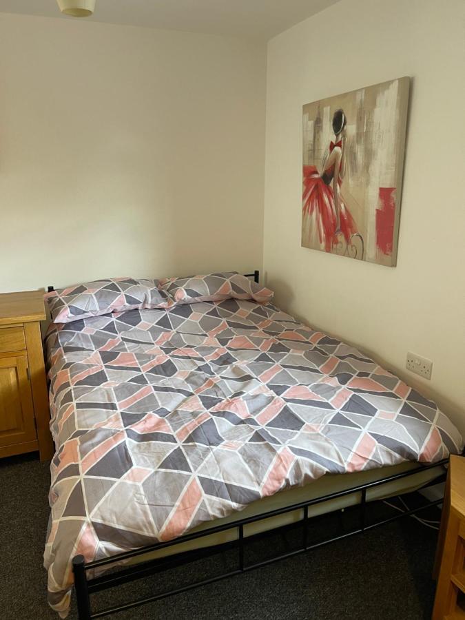 Spacious, Sleeps 17, 3 Bathrooms, Parking, Мансфилд Экстерьер фото