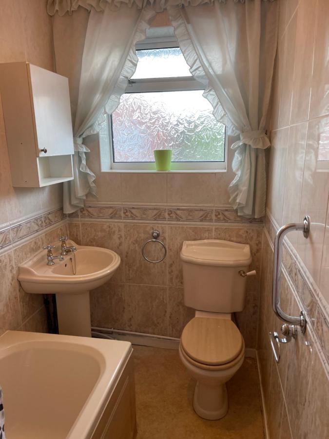 Spacious, Sleeps 17, 3 Bathrooms, Parking, Мансфилд Экстерьер фото