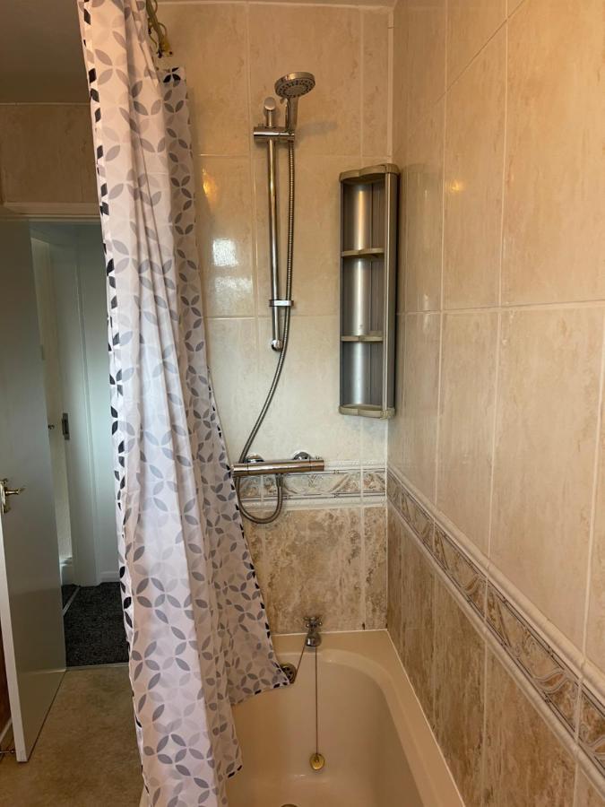 Spacious, Sleeps 17, 3 Bathrooms, Parking, Мансфилд Экстерьер фото