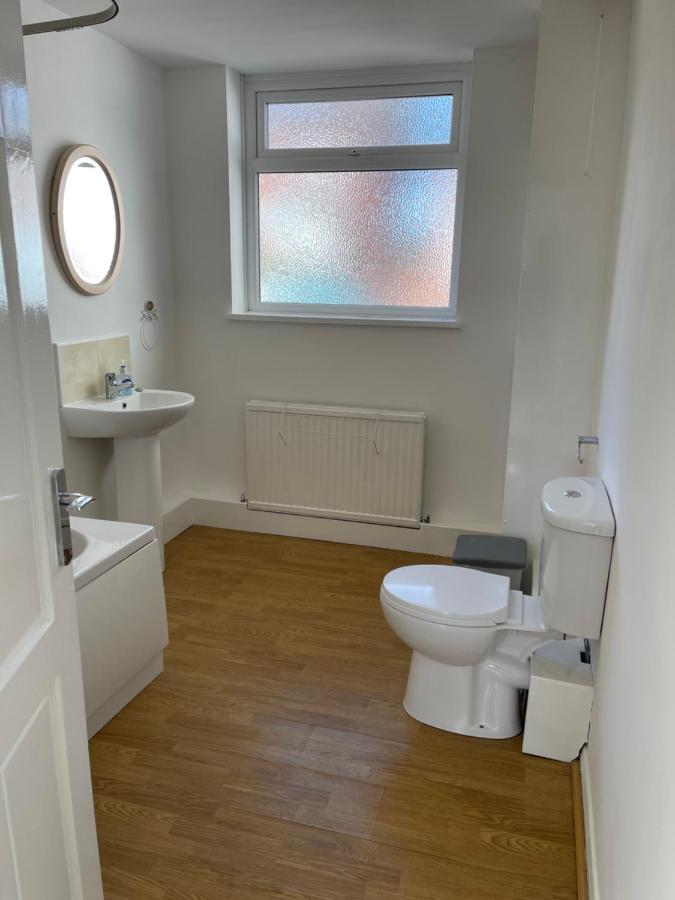 Spacious, Sleeps 17, 3 Bathrooms, Parking, Мансфилд Экстерьер фото